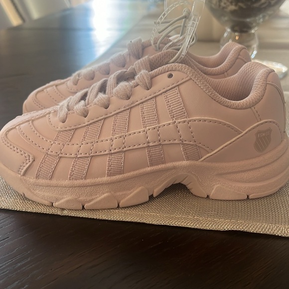 ⭐️K-SWISS NWOT girls chunky low lavender sneakers US 11 youth - Picture 3 of 6